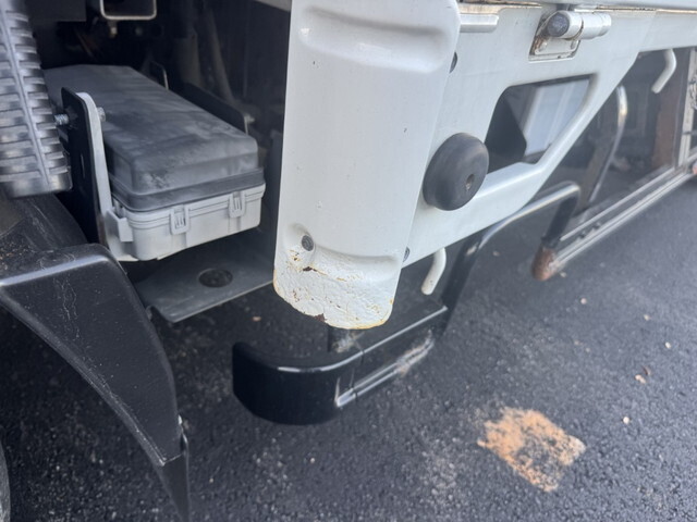 いすゞエルフクレーン4段小型（2t・3t）[写真32]