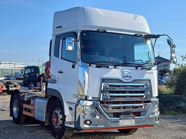 UDトラックスクオントレーラーヘッド（トラクターヘッド）大型（10t）[写真01]