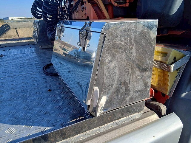 UDトラックスクオントレーラーヘッド（トラクターヘッド）大型（10t）[写真11]