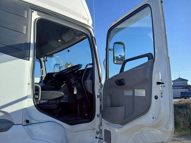 UDトラックスクオントレーラーヘッド（トラクターヘッド）大型（10t）[写真13]