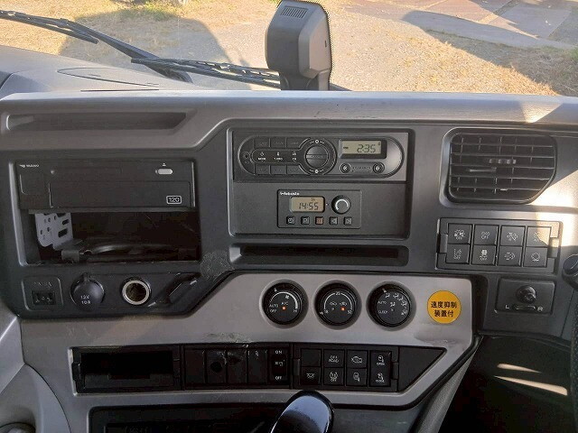 UDトラックスクオントレーラーヘッド（トラクターヘッド）大型（10t）[写真19]