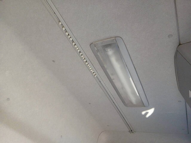 UDトラックスクオントレーラーヘッド（トラクターヘッド）大型（10t）[写真20]