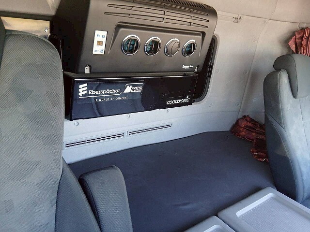 UDトラックスクオントレーラーヘッド（トラクターヘッド）大型（10t）[写真21]