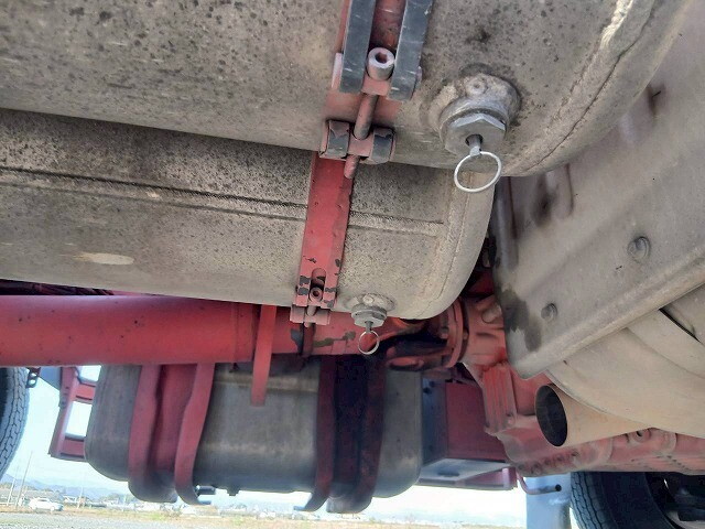 UDトラックスクオントレーラーヘッド（トラクターヘッド）大型（10t）[写真26]