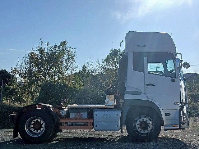 UDトラックスクオントレーラーヘッド（トラクターヘッド）大型（10t）[写真06]