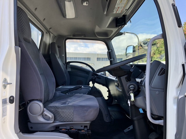 いすゞフォワード冷凍車（冷蔵車）中型（4t）[写真29]