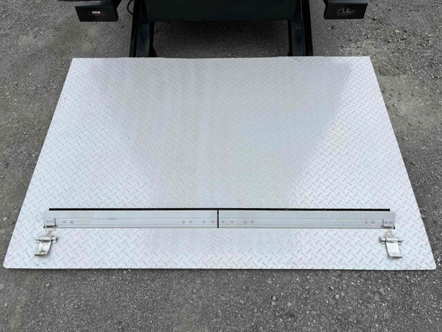 日野デュトロアルミバン小型（2t・3t）[写真17]