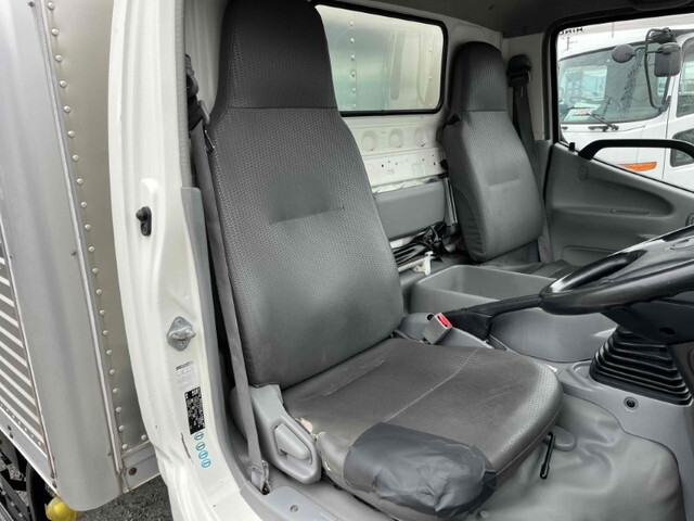 日野デュトロアルミバン小型（2t・3t）[写真32]