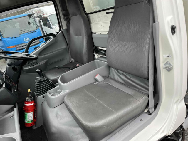 日野デュトロアルミバン小型（2t・3t）[写真38]