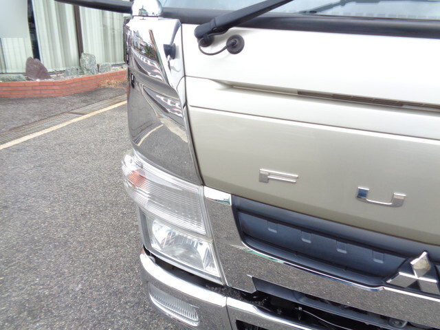 三菱ふそうキャンターコンテナ専用車小型（2t・3t）[写真15]