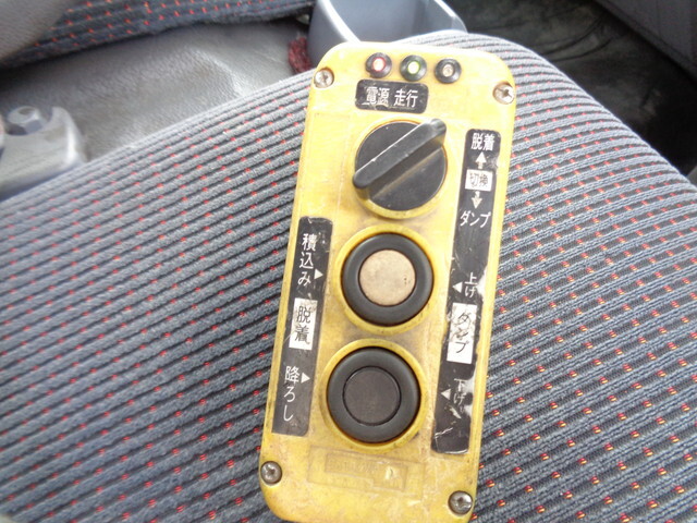 三菱ふそうキャンターコンテナ専用車小型（2t・3t）[写真25]