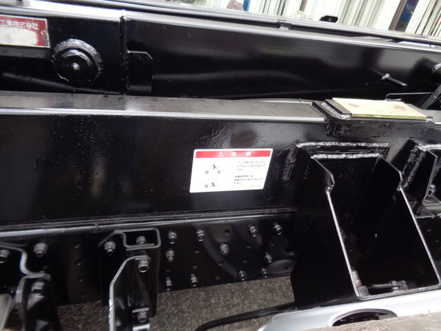 三菱ふそうキャンターコンテナ専用車小型（2t・3t）[写真05]