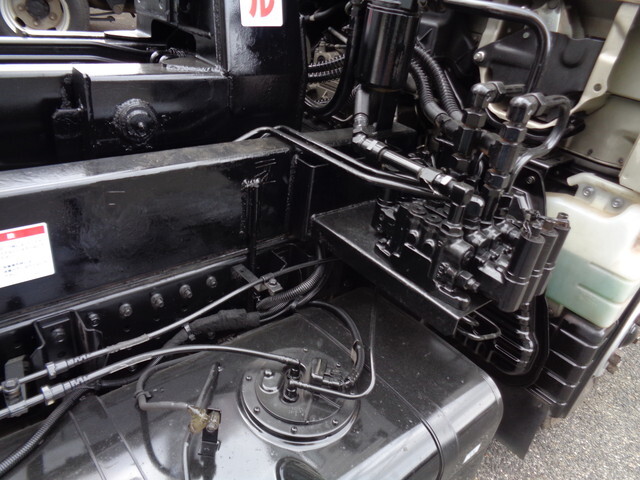 三菱ふそうキャンターコンテナ専用車小型（2t・3t）[写真08]