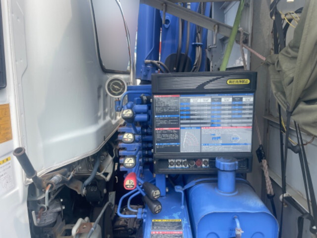 いすゞフォワードクレーン4段増トン（6t・8t）[写真10]