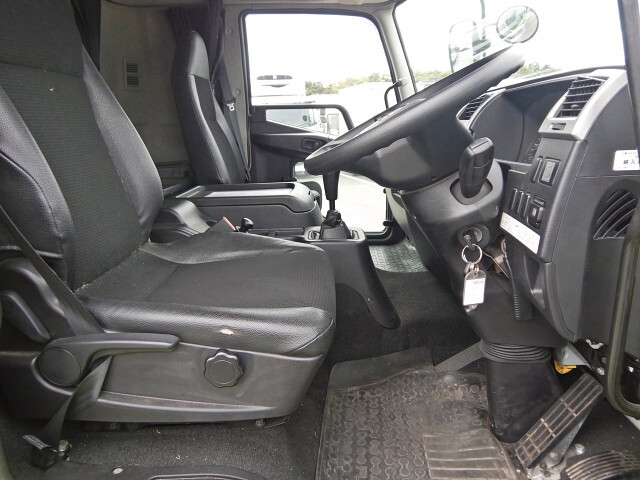 三菱ふそうファイターアルミウイング中型（4t）[写真20]