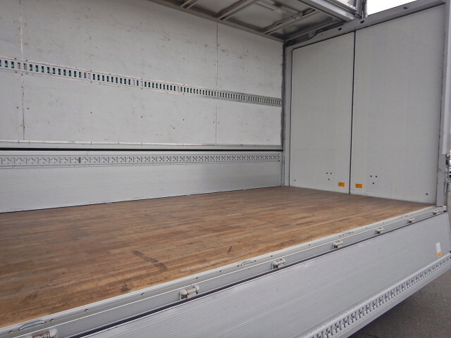 三菱ふそうファイターアルミウイング中型（4t）[写真33]