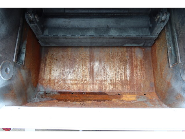 いすゞエルフパッカー車（塵芥車）小型（2t・3t）[写真10]