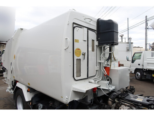いすゞエルフパッカー車（塵芥車）小型（2t・3t）[写真20]
