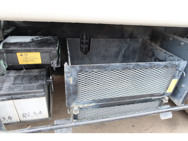 いすゞエルフパッカー車（塵芥車）小型（2t・3t）[写真26]