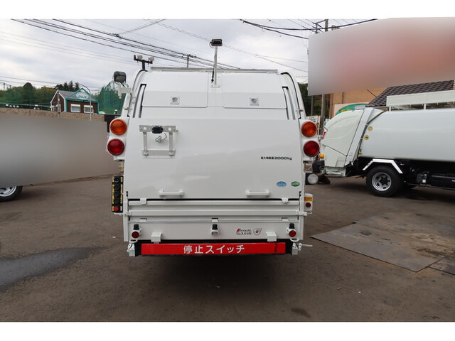 いすゞエルフパッカー車（塵芥車）小型（2t・3t）[写真05]