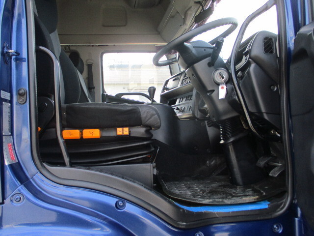 日野プロフィアトレーラーヘッド（トラクターヘッド）大型（10t）[写真17]