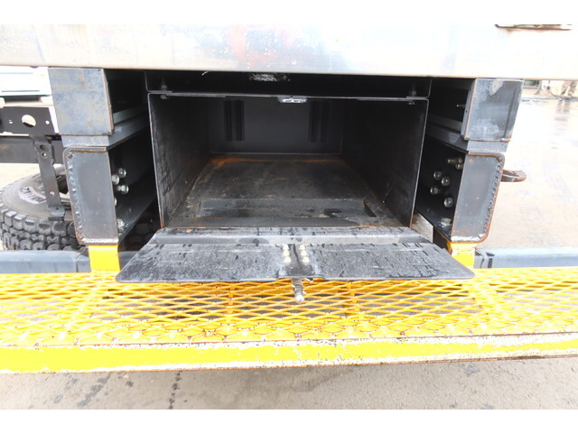 いすゞエルフ冷凍車（冷蔵車）小型（2t・3t）[写真13]