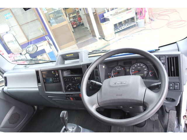 いすゞエルフ冷凍車（冷蔵車）小型（2t・3t）[写真32]