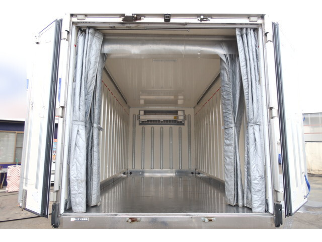 いすゞエルフ冷凍車（冷蔵車）小型（2t・3t）[写真07]