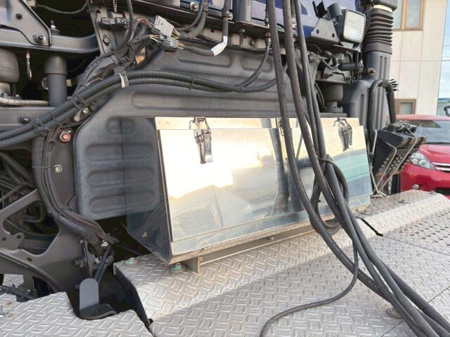 日野プロフィアトレーラーヘッド（トラクターヘッド）大型（10t）[写真10]