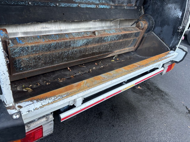 三菱ふそうキャンターパッカー車（塵芥車）小型（2t・3t）[写真37]