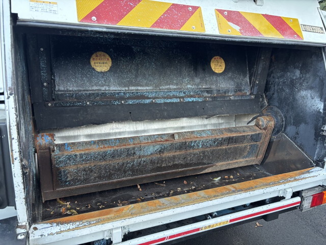 三菱ふそうキャンターパッカー車（塵芥車）小型（2t・3t）[写真07]