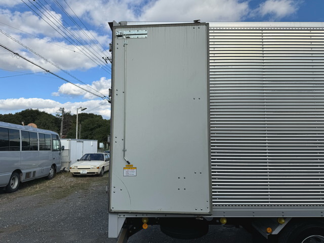 いすゞフォワードアルミバン中型（4t）[写真11]