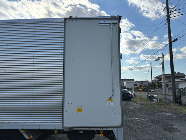 いすゞフォワードアルミバン中型（4t）[写真12]