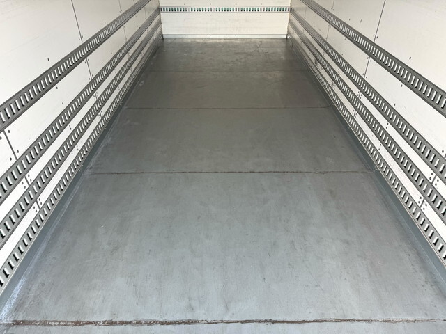 いすゞフォワードアルミバン中型（4t）[写真13]