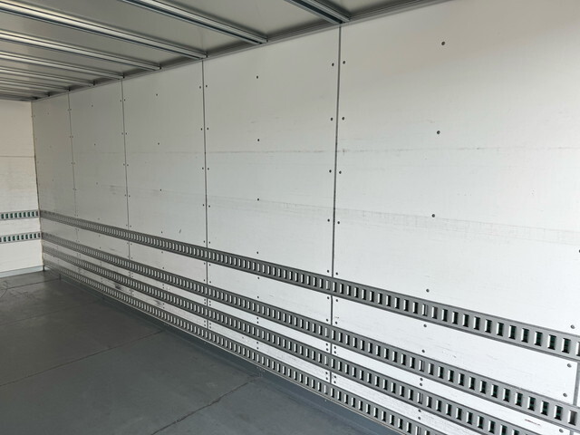 いすゞフォワードアルミバン中型（4t）[写真15]