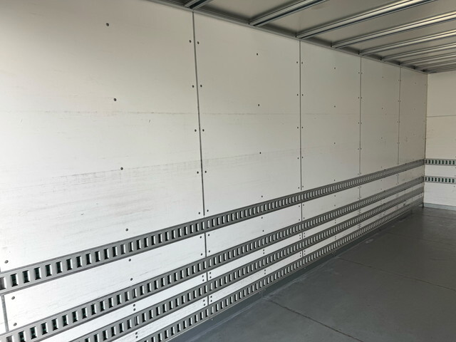 いすゞフォワードアルミバン中型（4t）[写真16]