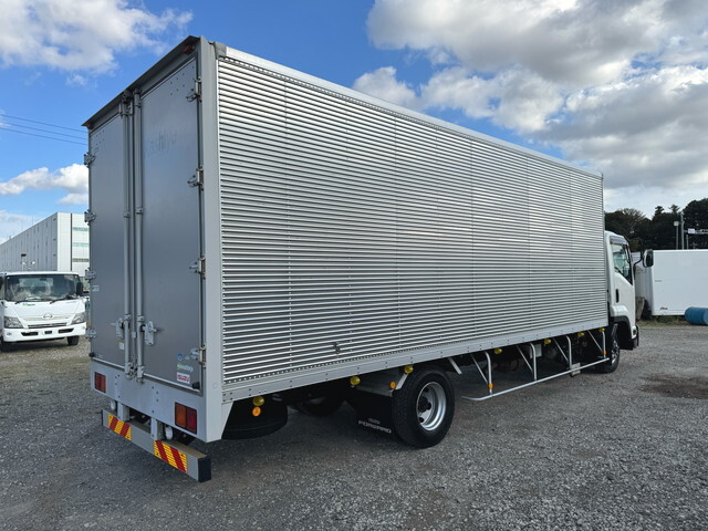 いすゞフォワードアルミバン中型（4t）[写真02]