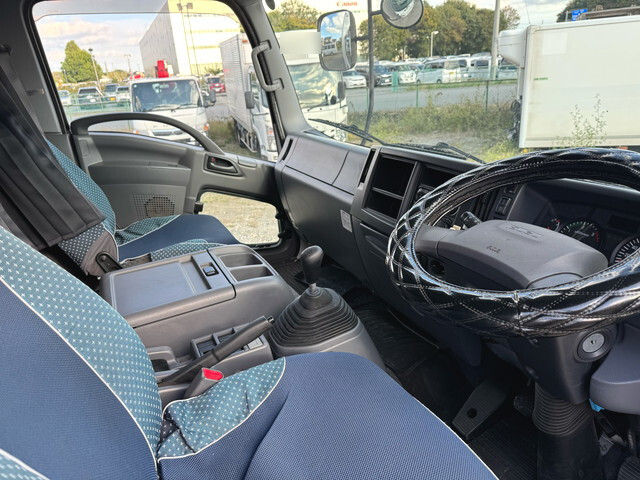 いすゞフォワードアルミバン中型（4t）[写真22]