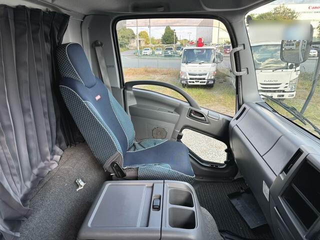 いすゞフォワードアルミバン中型（4t）[写真23]