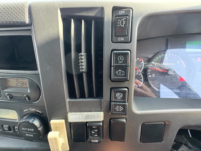 いすゞフォワードアルミバン中型（4t）[写真25]