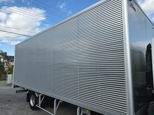 いすゞフォワードアルミバン中型（4t）[写真08]
