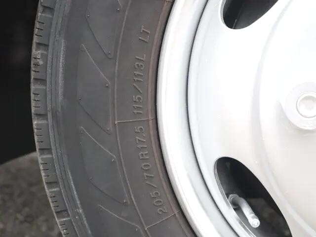 日産アトラス平ボディ小型（2t・3t）[写真17]