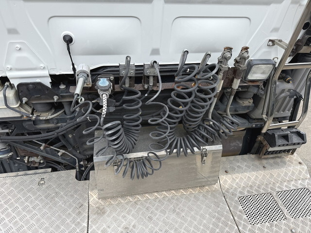 日野プロフィアトレーラーヘッド（トラクターヘッド）大型（10t）[写真28]