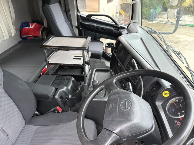 日野プロフィアトレーラーヘッド（トラクターヘッド）大型（10t）[写真32]