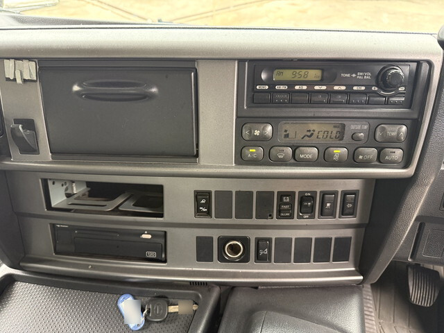 日野プロフィアトレーラーヘッド（トラクターヘッド）大型（10t）[写真34]