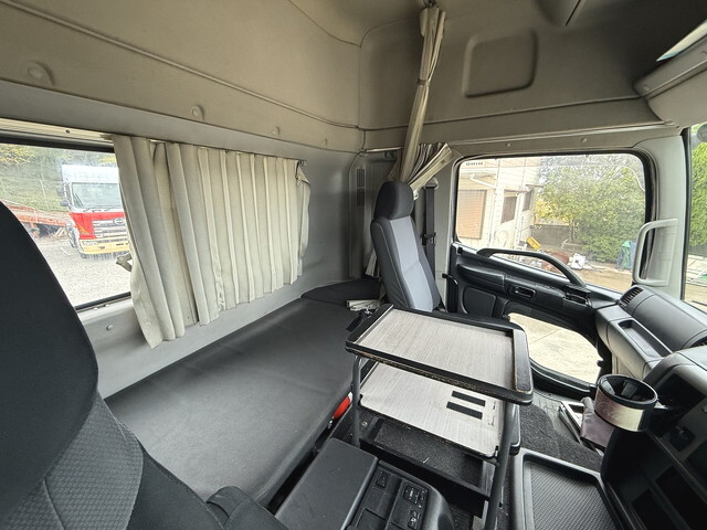 日野プロフィアトレーラーヘッド（トラクターヘッド）大型（10t）[写真36]