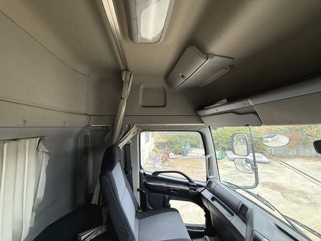 日野プロフィアトレーラーヘッド（トラクターヘッド）大型（10t）[写真38]