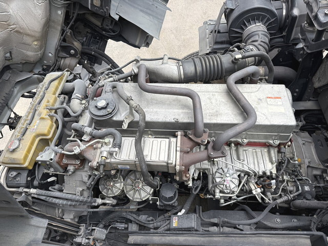 日野プロフィアトレーラーヘッド（トラクターヘッド）大型（10t）[写真09]