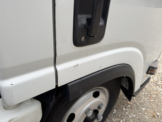 いすゞエルフクレーン3段小型（2t・3t）[写真37]