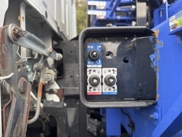 いすゞエルフクレーン3段小型（2t・3t）[写真07]